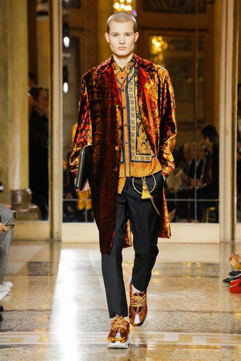 versace fall winter 2018 menswear|Versace Fall 2018 Menswear Collection .